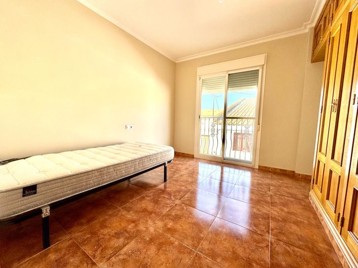 Image No.17-3 Bed Townhouse for sale