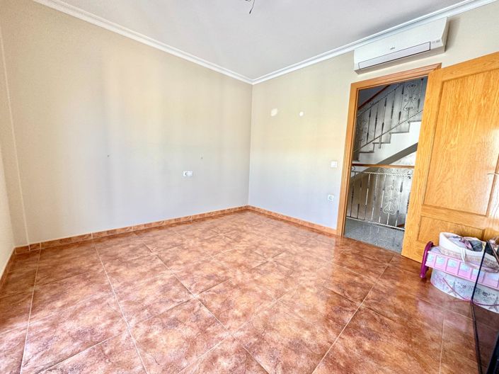 Image No.24-3 Bed Townhouse for sale