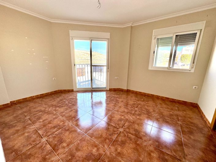 Image No.26-3 Bed Townhouse for sale