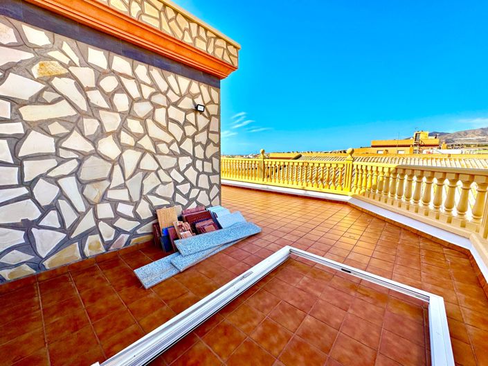 Image No.31-3 Bed Townhouse for sale