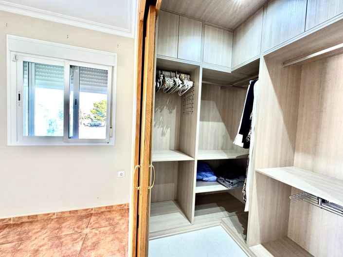 Image No.32-3 Bed Townhouse for sale