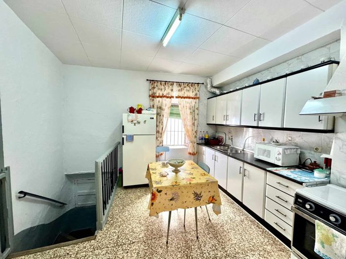 Image No.11-12 Bed Villa for sale