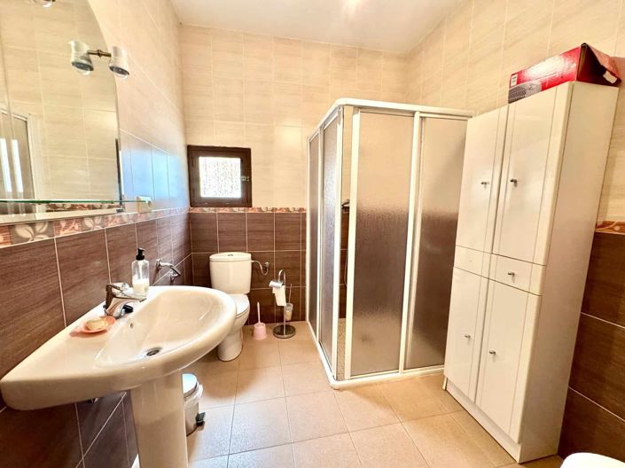 Image No.19-12 Bed Villa for sale