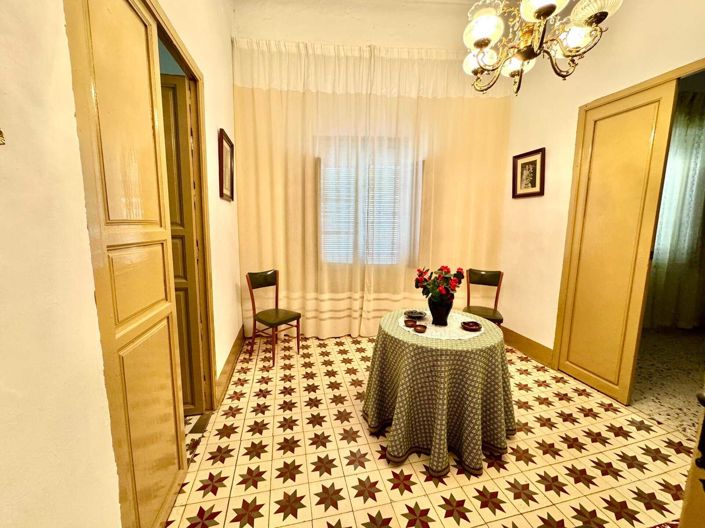 Image No.28-12 Bed Villa for sale