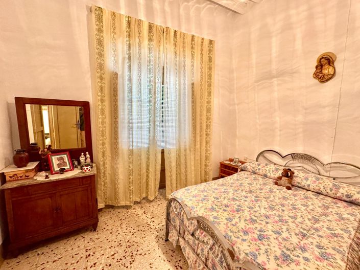 Image No.32-12 Bed Villa for sale