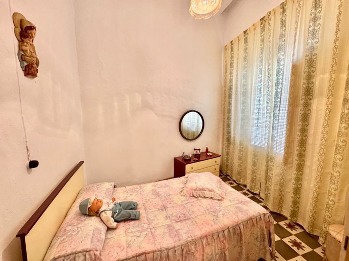 Image No.34-12 Bed Villa for sale