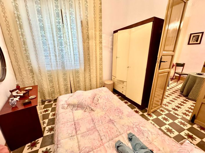 Image No.35-12 Bed Villa for sale