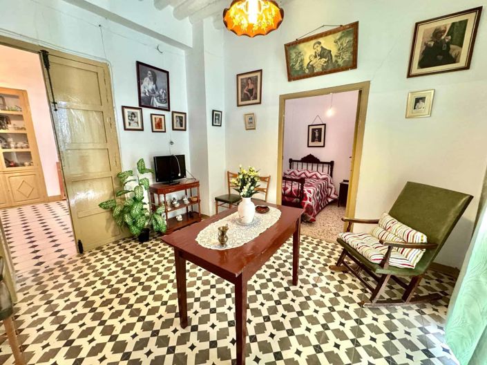 Image No.6-12 Bed Villa for sale