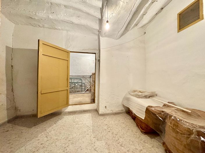 Image No.58-12 Bed Villa for sale