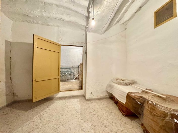 Image No.58-12 Bed Villa for sale