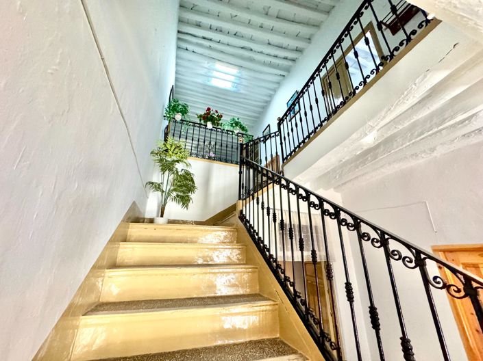 Image No.7-12 Bed Villa for sale