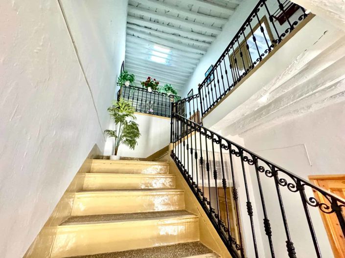 Image No.7-12 Bed Villa for sale