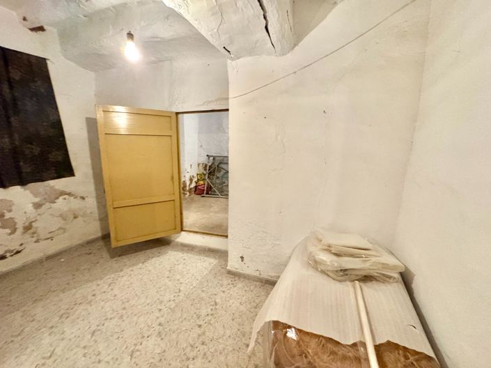 Image No.63-12 Bed Villa for sale