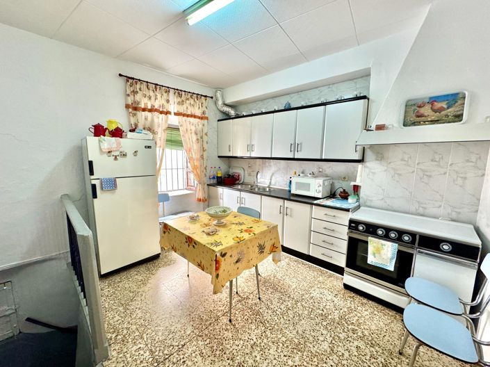 Image No.8-12 Bed Villa for sale