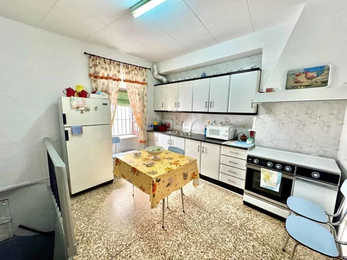 Image No.8-12 Bed Villa for sale