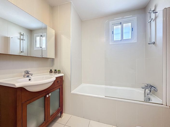 Image No.49-4 Bed Penthouse for sale