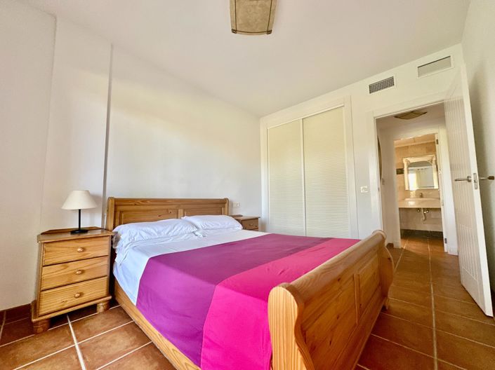 Image No.25-2 Bed Bungalow for sale