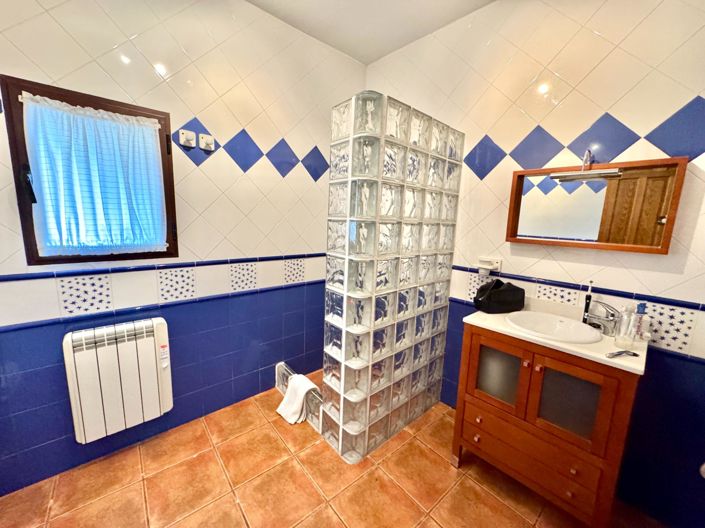 Image No.29-3 Bed Villa for sale