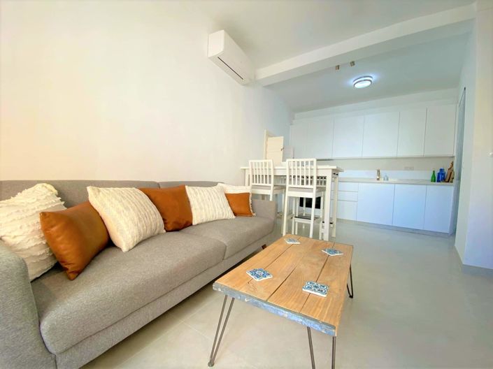 Image No.14-2 Bed Townhouse for sale