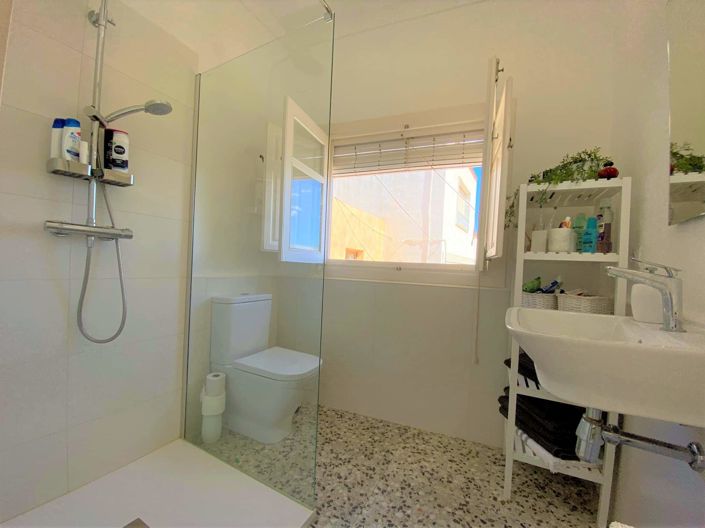 Image No.38-2 Bed Townhouse for sale