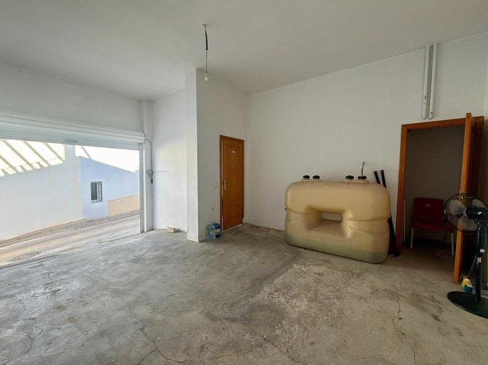 Image No.17-2 Bed Townhouse for sale