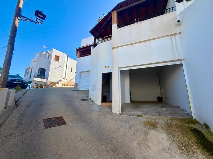 Image No.10-2 Bed Townhouse for sale