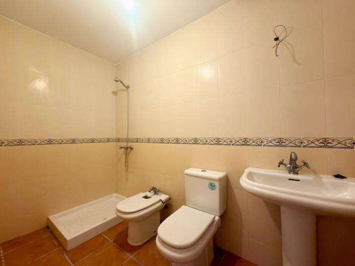 Image No.25-2 Bed Property for sale