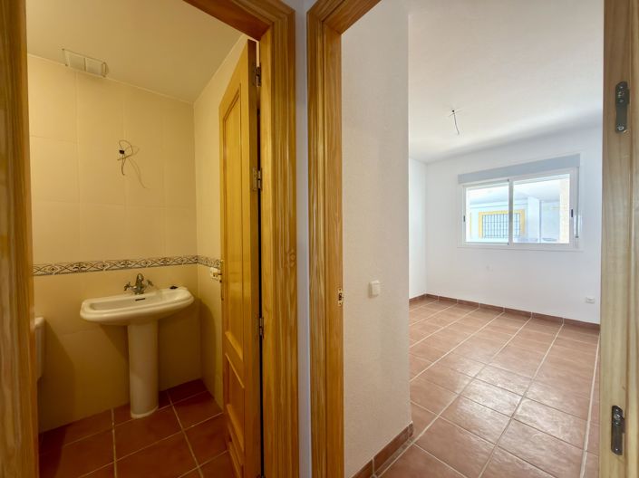 Image No.35-2 Bed Property for sale