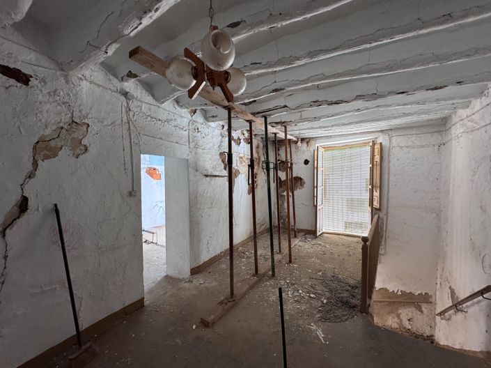 Image No.33-House for sale