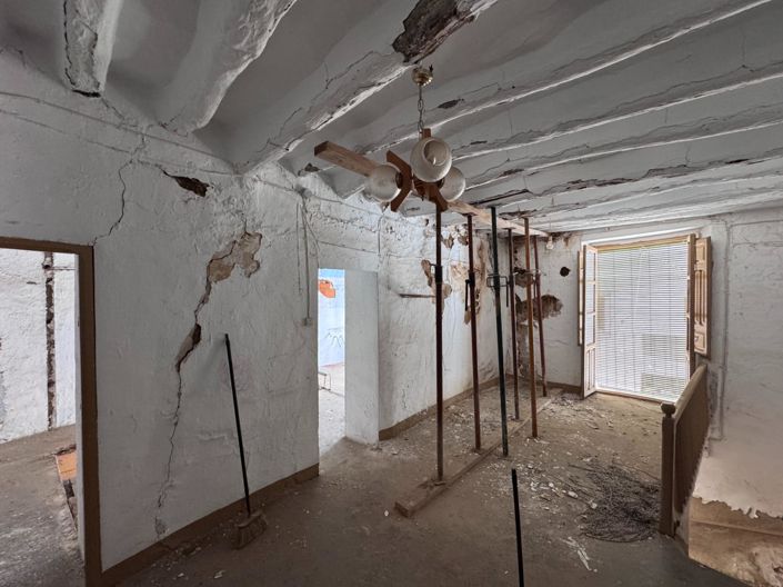 Image No.35-House for sale