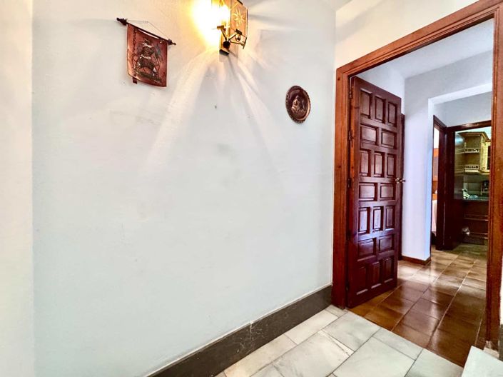 Image No.25-6 Bed Villa for sale