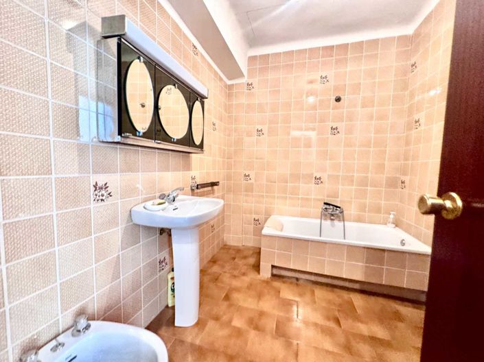 Image No.55-6 Bed Villa for sale