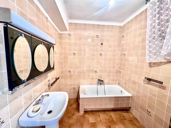 Image No.56-6 Bed Villa for sale