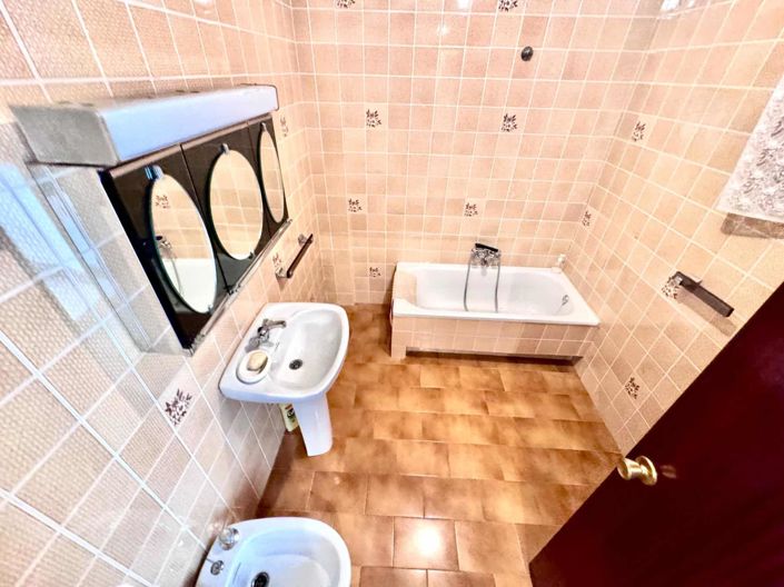 Image No.57-6 Bed Villa for sale