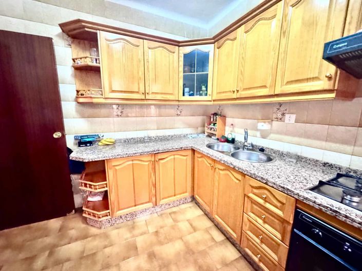 Image No.8-6 Bed Villa for sale