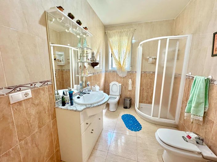 Image No.12-6 Bed Villa for sale