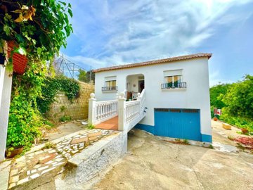 villa-for-sale-in-cadiar-with-large-plot-24