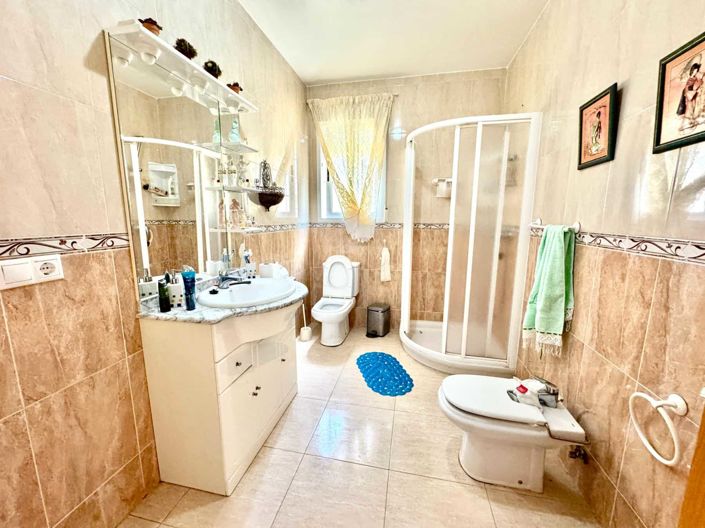 Image No.26-6 Bed Villa for sale