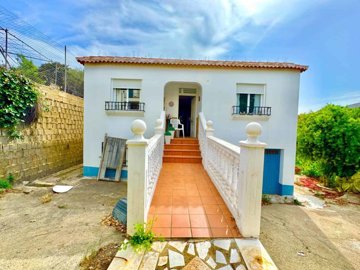 villa-for-sale-in-cadiar-with-large-plot-26