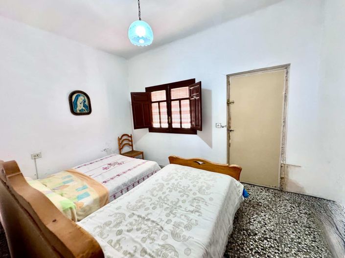 Image No.14-4 Bed House for sale