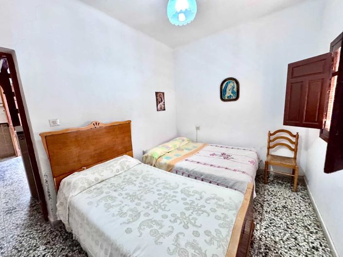Image No.16-4 Bed House for sale
