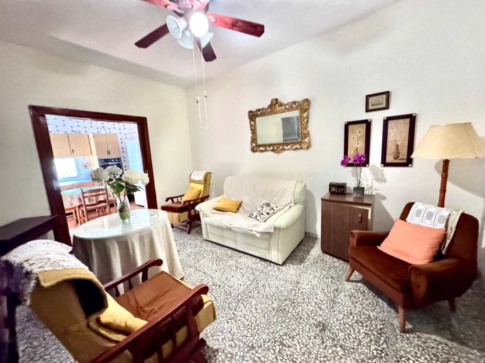Image No.18-4 Bed House for sale