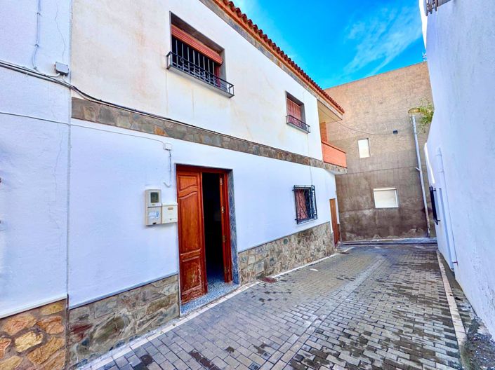 Image No.3-4 Bed House for sale