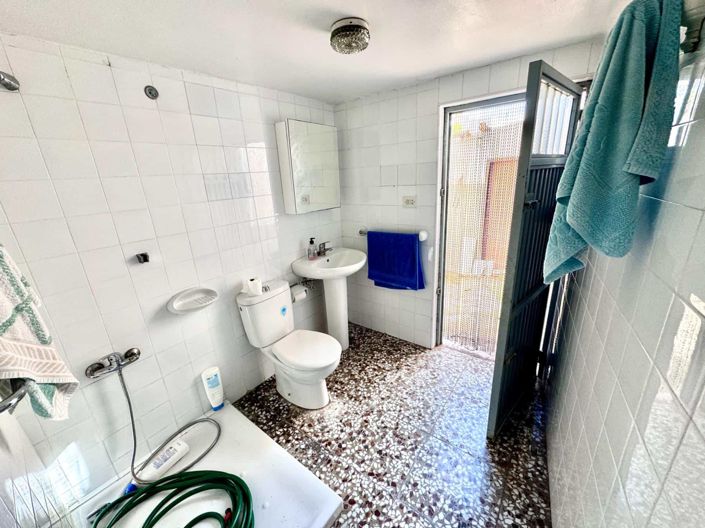 Image No.26-4 Bed House for sale