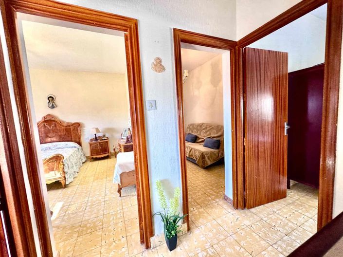 Image No.34-4 Bed House for sale