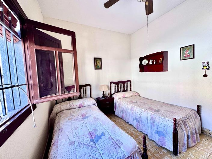 Image No.37-4 Bed House for sale