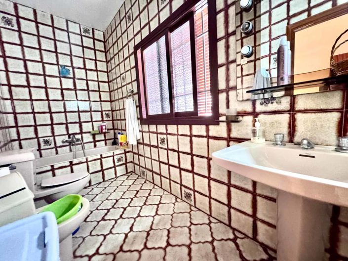 Image No.44-4 Bed House for sale