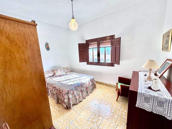 Image No.48-4 Bed House for sale
