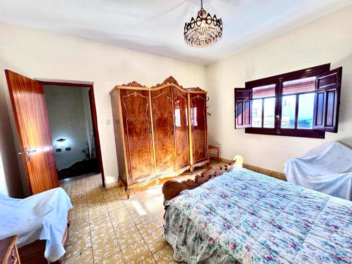 Image No.56-4 Bed House for sale