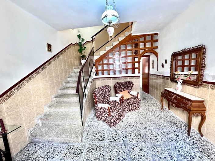 Image No.8-4 Bed House for sale